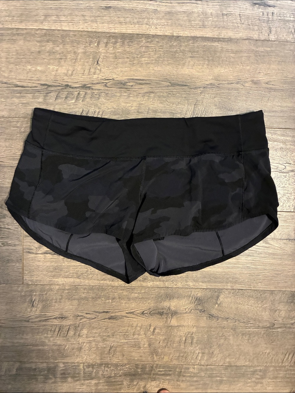 Lululemon Speed Up Short 2.5” Heritage 365 Camo Deep Coal Multi / Black - Sz: 12